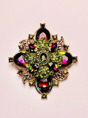 Victorian Large bold brooch floral Star filigree pink/green rhinestone gold-tone